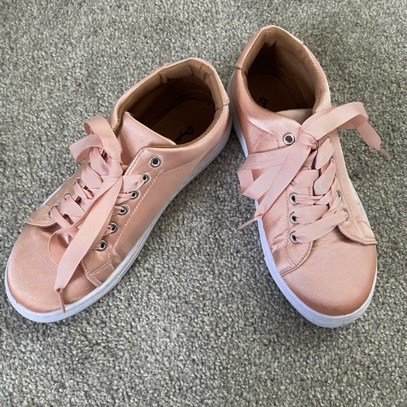 Qupid Satin ribbon lace tennis sneaker- size 6 - Picture 2 of 3
